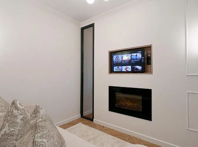 Renthouse Apartments Neoclassic